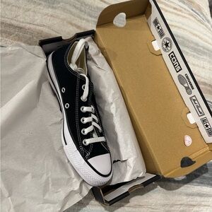 Black lowtop converse
